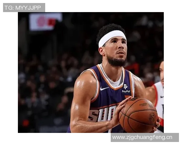 布克失误频繁引发主帅关注对手防守策略显著影响表现 布克失误频繁引发主帅关注对手防守策略显著影响表现